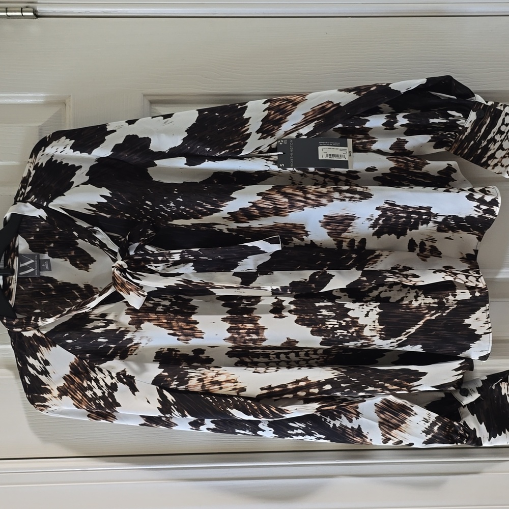 WORTHINGTON WOMAN'S BLACK AND WHITE PLEATED "REPTILE" PATTERN BLOUSE SIZE SMALL